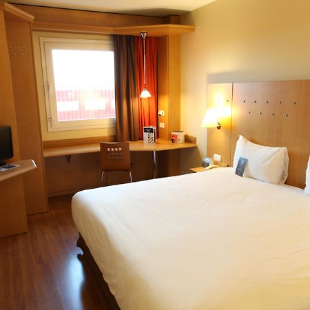 Ibis Alcala De Henares La Garena Hotel Bagian luar foto