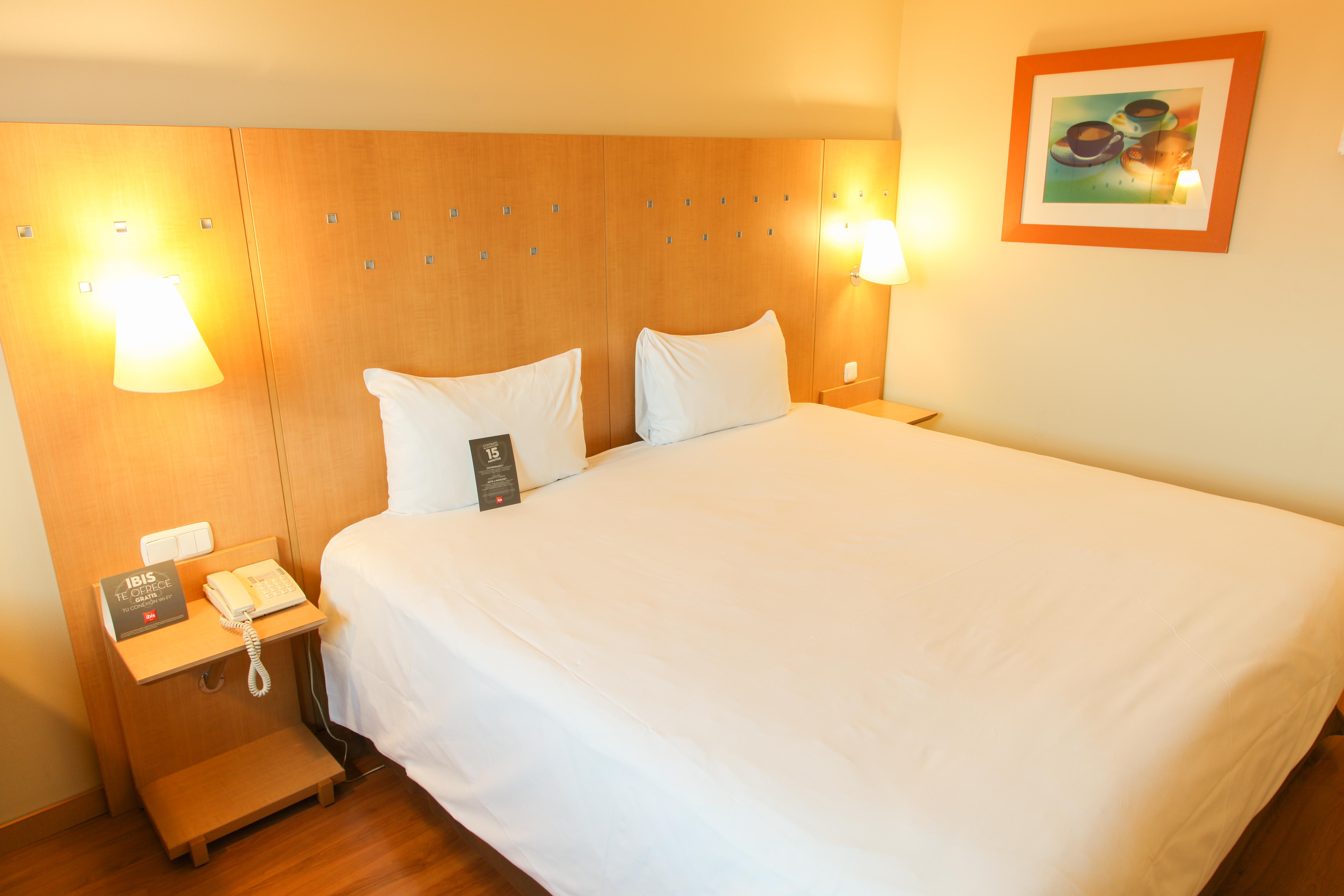 Ibis Alcala De Henares La Garena Hotel Bagian luar foto