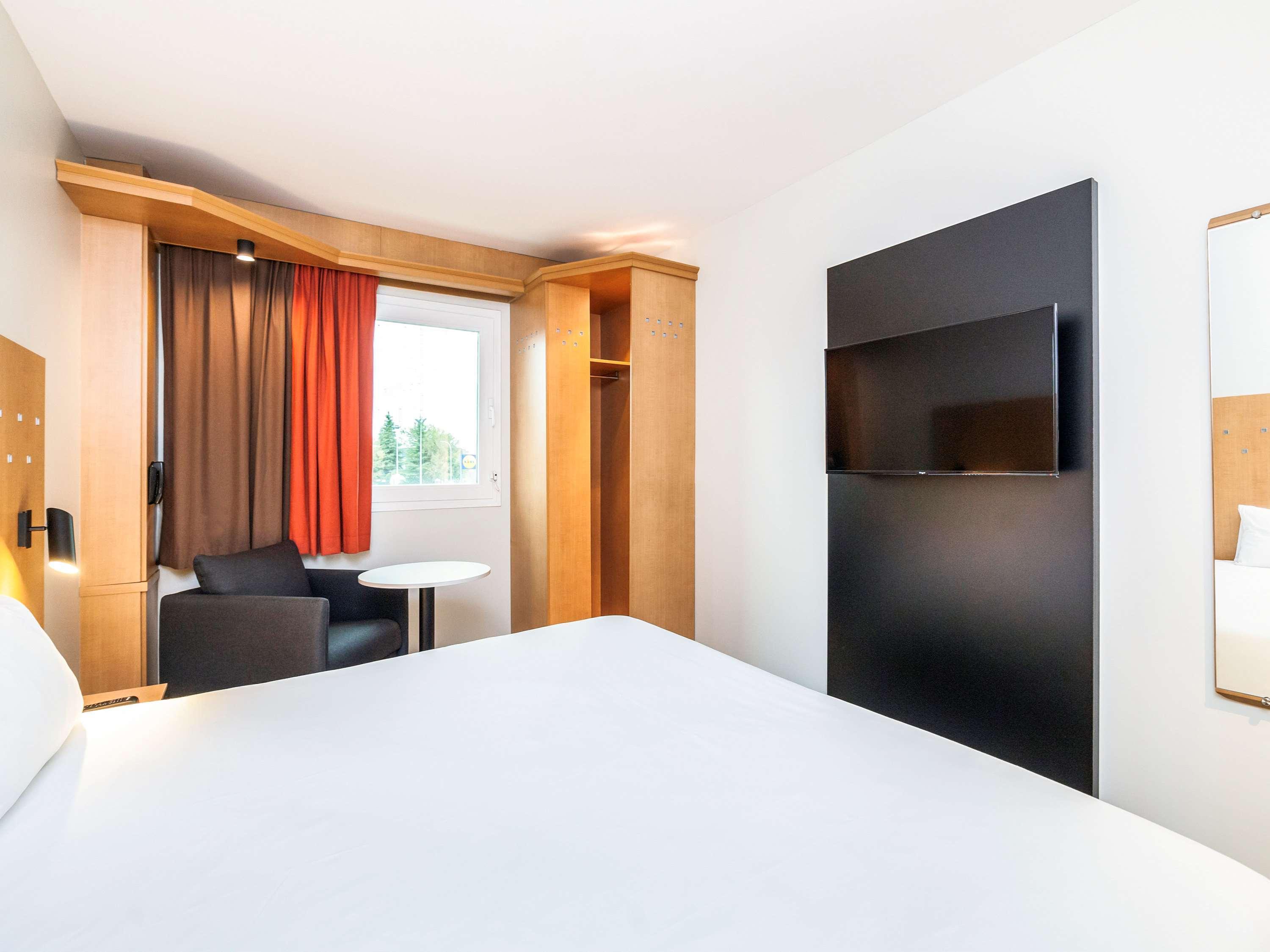 Ibis Alcala De Henares La Garena Hotel Bagian luar foto