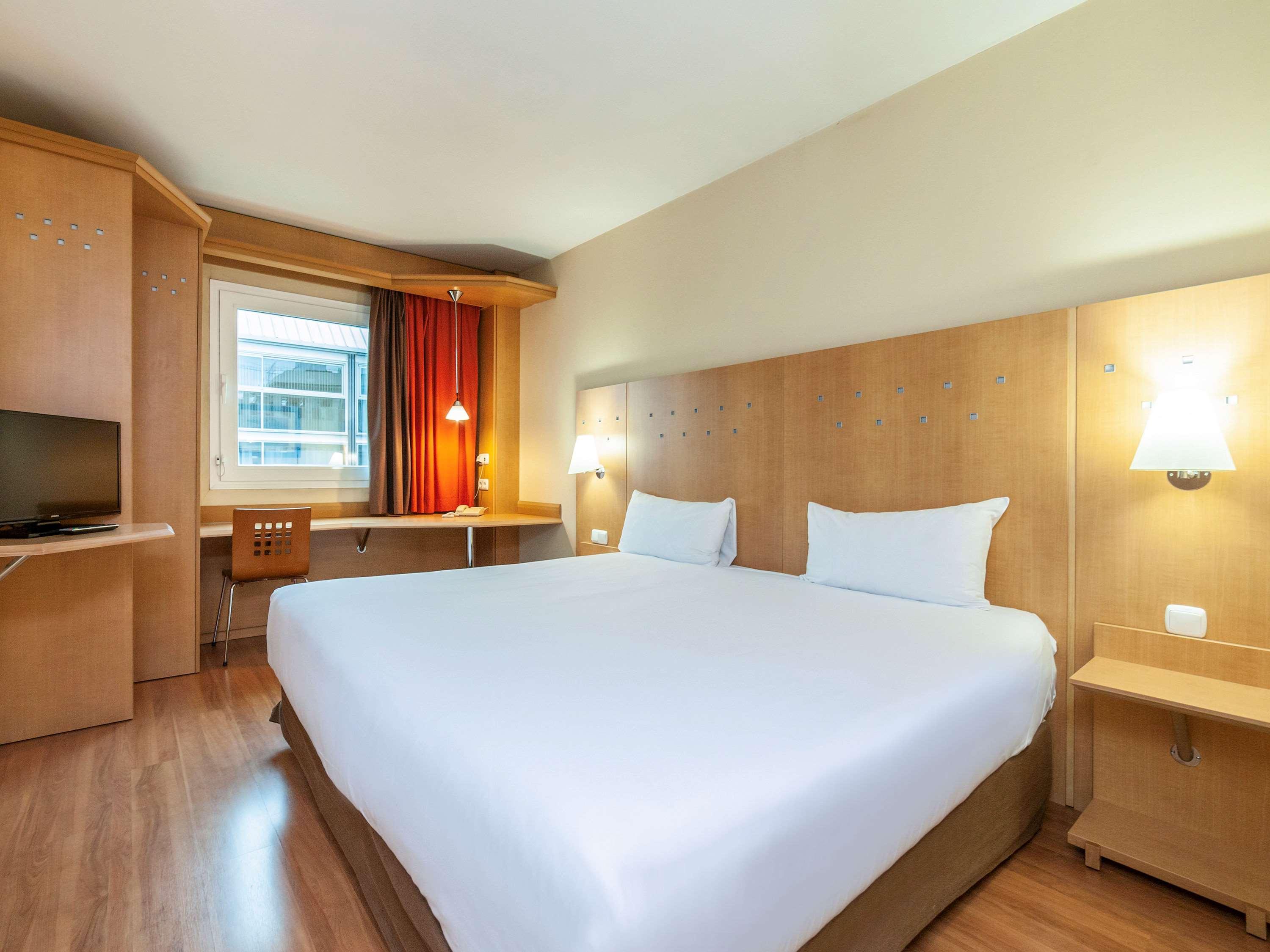Ibis Alcala De Henares La Garena Hotel Bagian luar foto