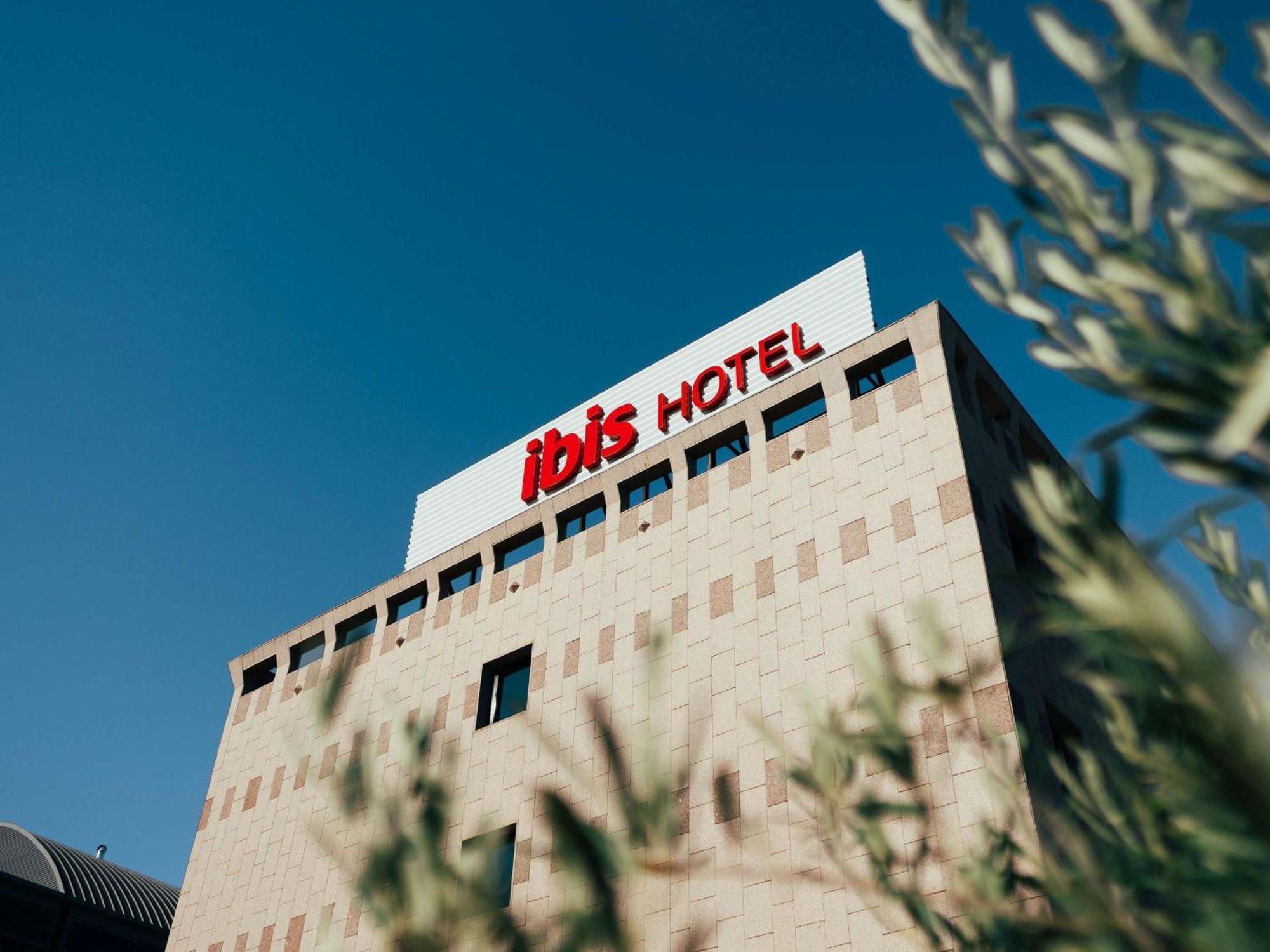 Ibis Alcala De Henares La Garena Hotel Bagian luar foto